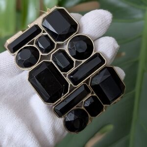 Black Faceted Stone Stretch Bracelet | Gold-Tone Geometric Link